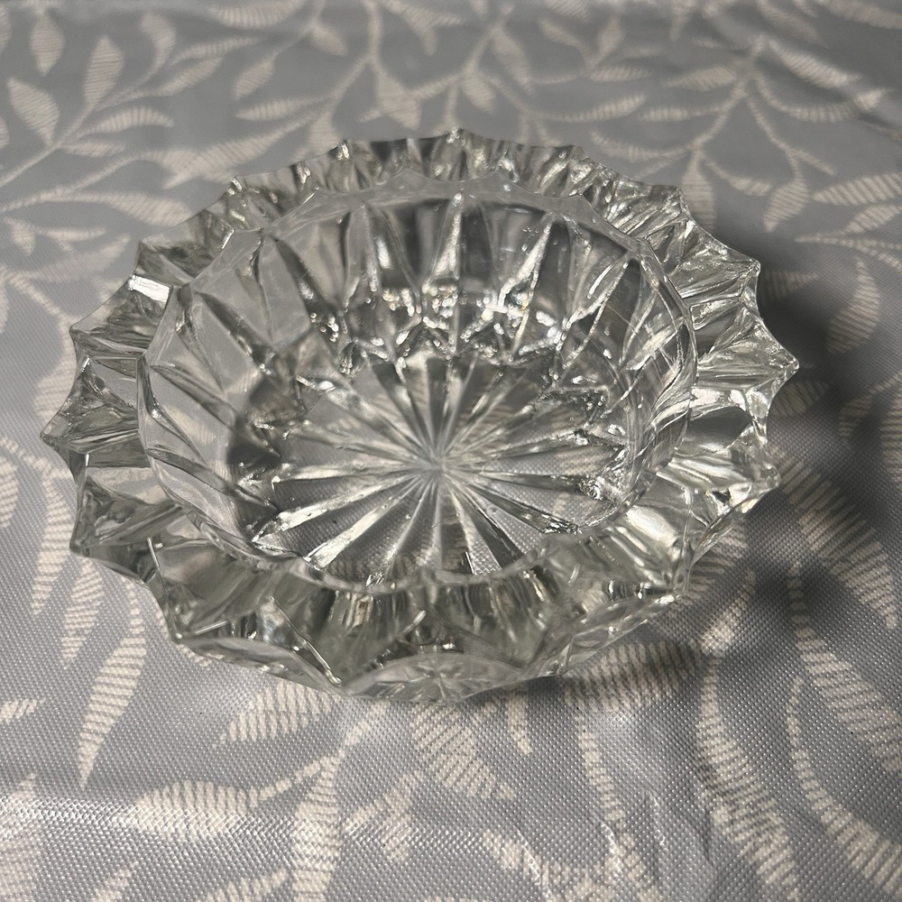 Clear Glass Cut Pattern Round Open Salt Dish, Glossy Finish, 4.75 Inch‎ Diameter